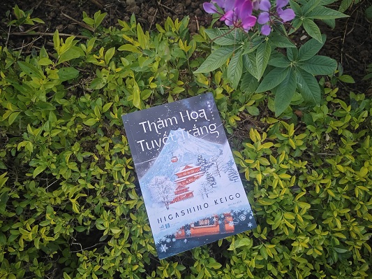 Thảm họa tuyết trắng (Higashino Keigo) – Bi kịch chìm sâu dưới nền tuyết trắng thảm họa tuyết trắng reviewsachnet