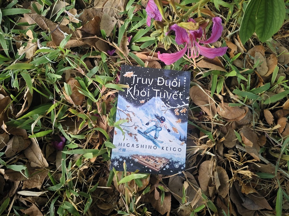 truy đuổi khói tuyết higashino keigo