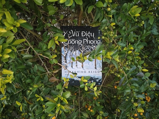 Vũ điệu cuồng phong (Higashino Keigo) – Giữa cơn cuồng phong trắng xóa của đại ngàn vũ điệu cuồng phong higashino keigo review