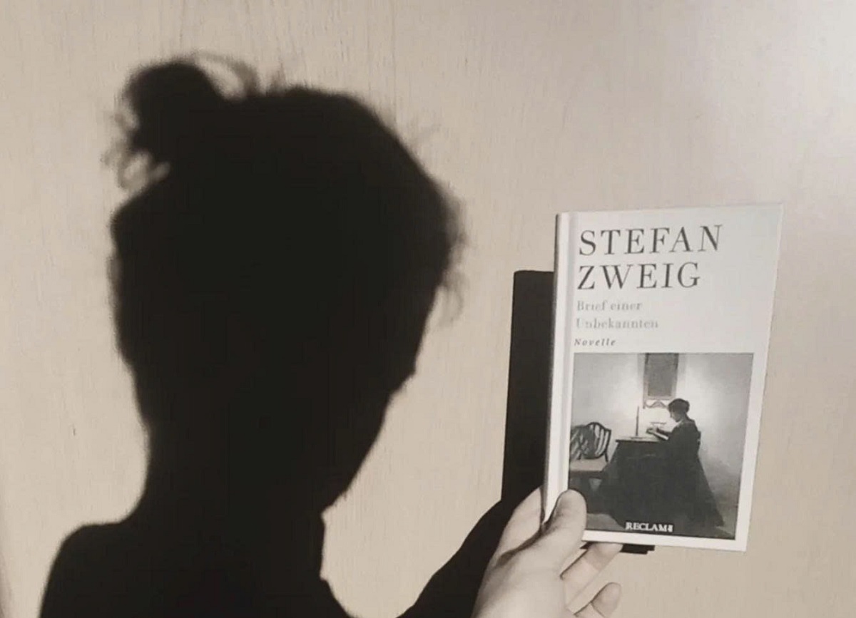 knyzhkovozalezhna Buc thu tu nguoi dan ba khong quen Reviewsach.net